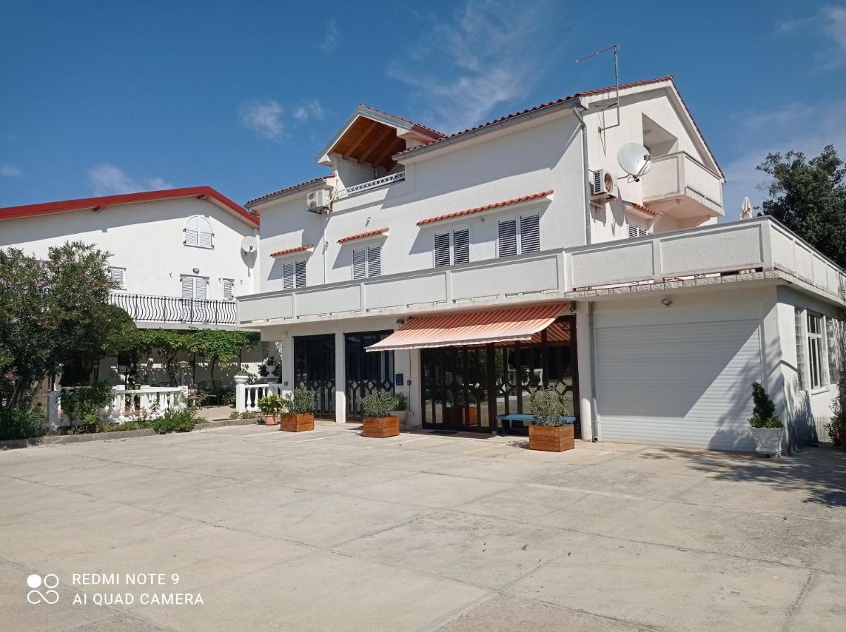 Apartment-Rooms Preka Palit Luaran gambar