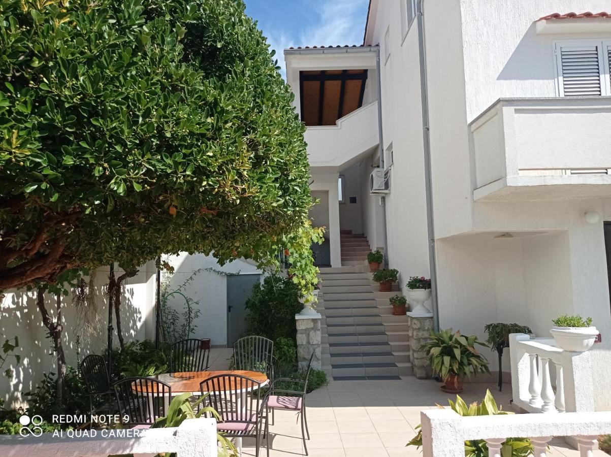 Apartment-Rooms Preka Palit Luaran gambar