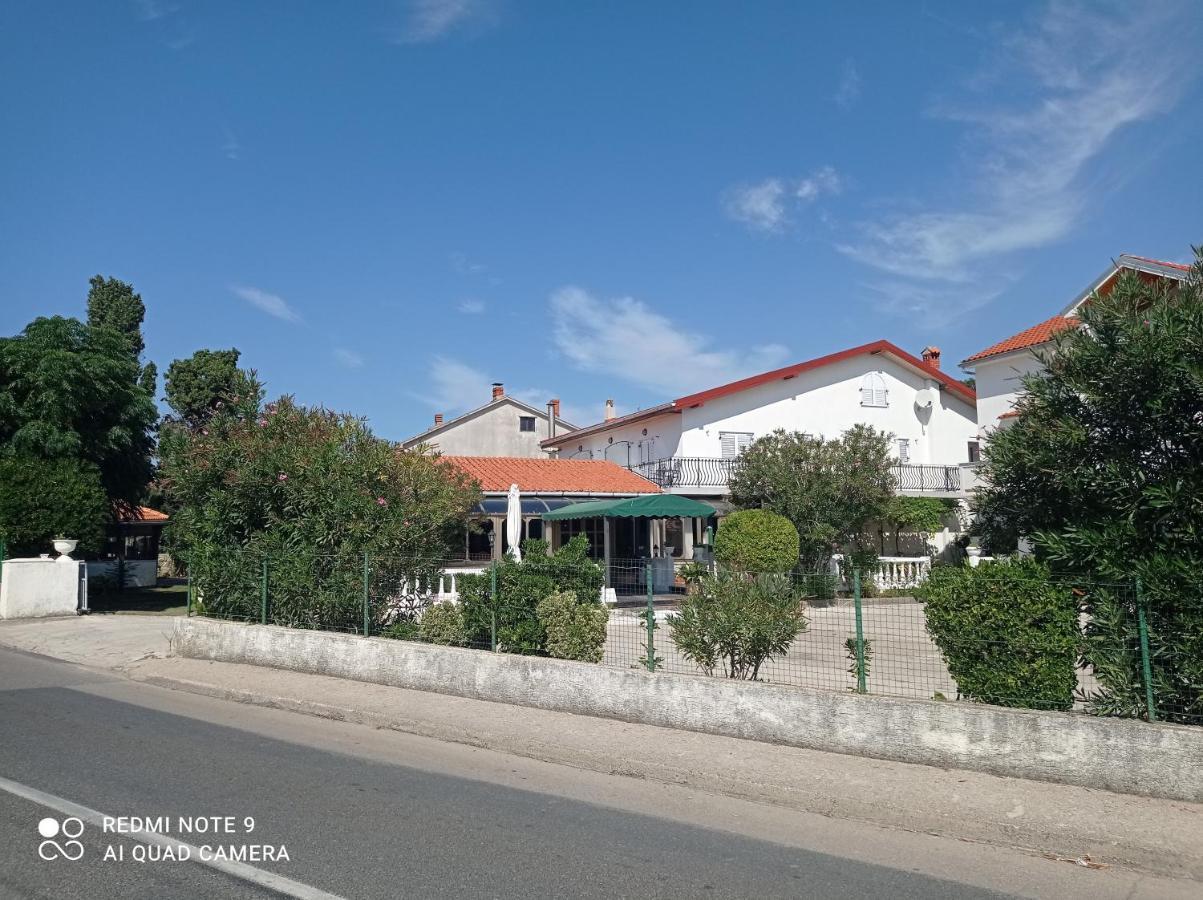 Apartment-Rooms Preka Palit Luaran gambar