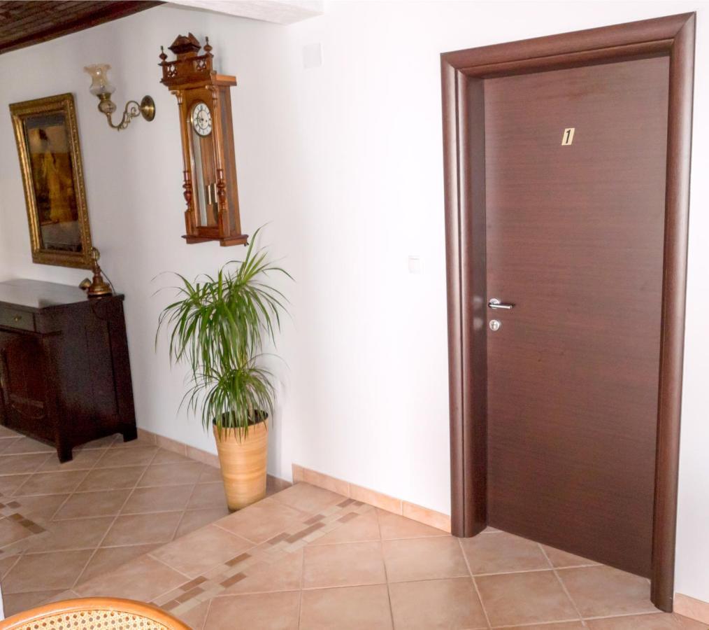 Apartment-Rooms Preka Palit Luaran gambar